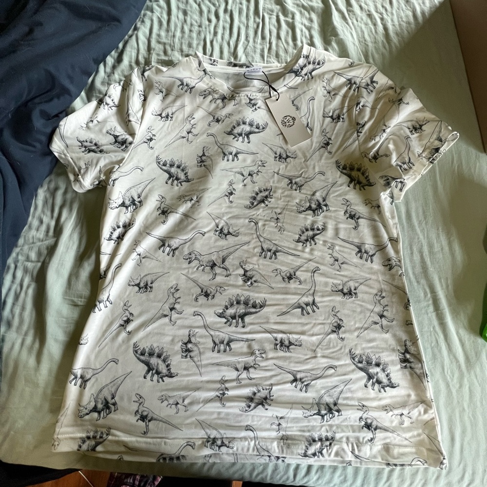 White dinosaur pattern t shirt L